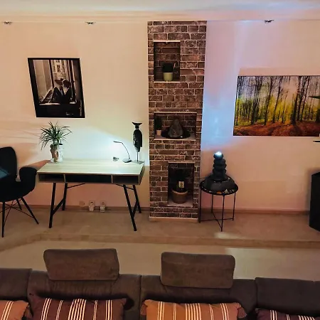 Luxusny Zmodernizovany V Centre Kosic * Kösice